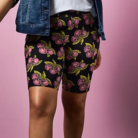 🆕🍒BETSEY JOHNSON 🍒CHERRY BIKE SHORT - Picture 3 of 4